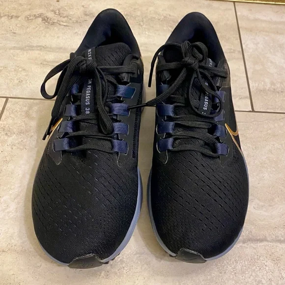 Nike Air Zoom Pegasus 38 'Black Metallic Gold Coin' CW7358-004 Women’s Size 9 - Picture 6 of 16